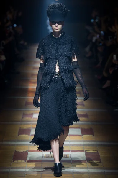 Look 3